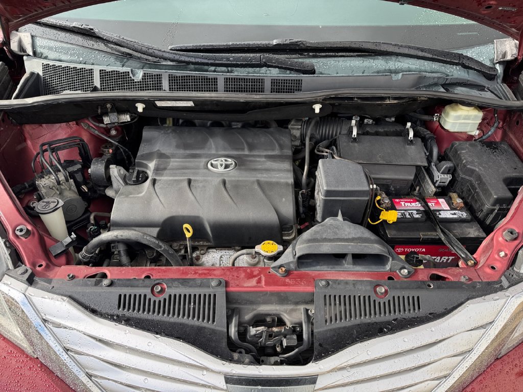 Used 2015 Toyota Sienna Limited Premium w/ Advanced Technology Package FWD image 20