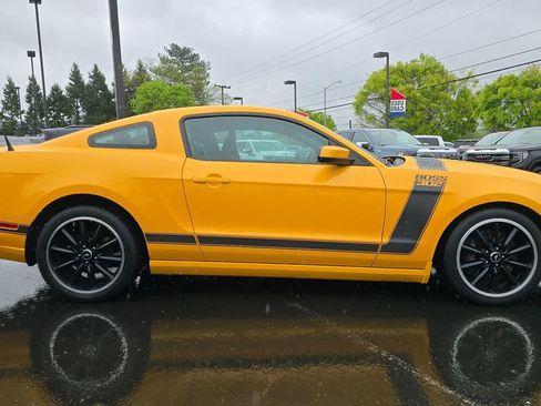 Used 2013 Ford Mustang Boss 302 w/ Boss 302 Accessory Pkg RWD image 2