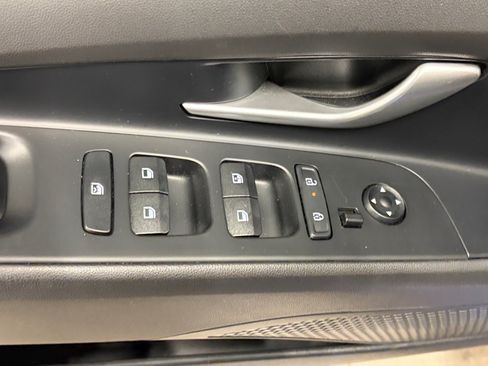 Used 2024 Hyundai Elantra SEL FWD image 13