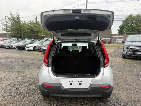Used 2021 Kia Soul LX FWD image 14