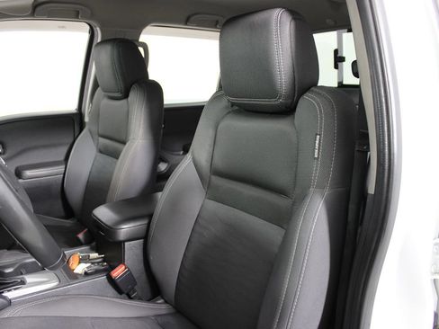Used 2023 Nissan Frontier SV w/ SV Convenience Package RWD image 14