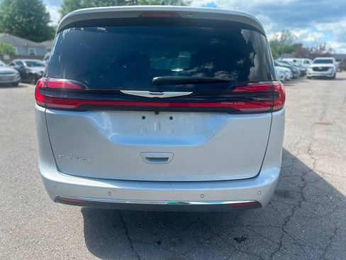 Used 2026 Chrysler Pacifica Select FWD image 6