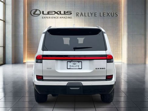 Certified 2025 Lexus GX 550 w/ Accessory Package (2T) image 6