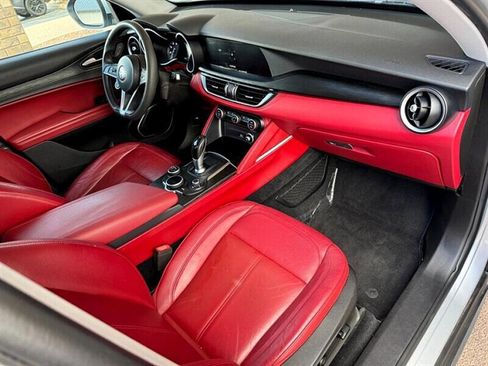 Used 2018 Alfa Romeo Stelvio AWD image 7
