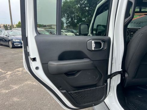 Used 2019 Jeep Wrangler Unlimited Sahara AWD/4WD image 20