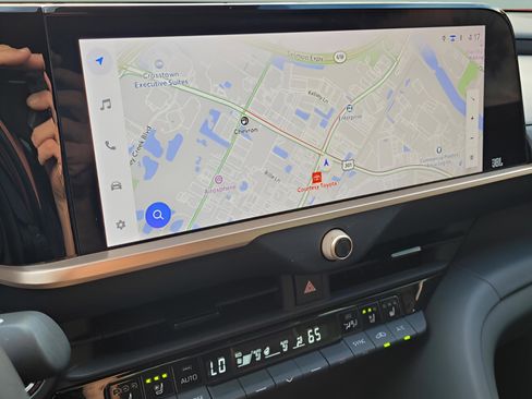 Used 2023 Toyota Crown Limited image 27