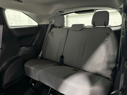 Used 2025 Toyota Sienna LE FWD image 52