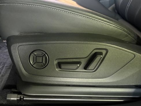Used 2024 Audi Q4 e-tron Premium w/ Convenience Package AWD/4WD image 18