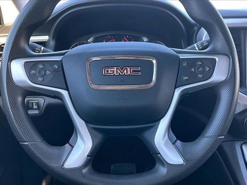 Used 2023 GMC Acadia SLE image 10