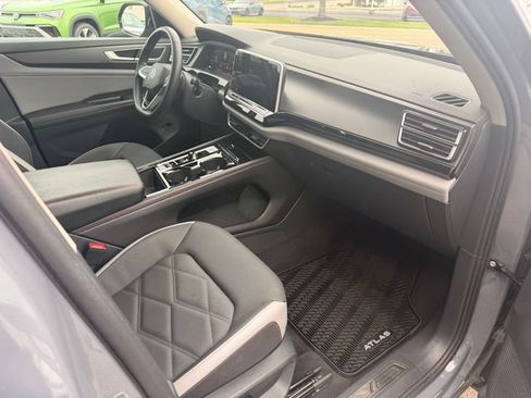 Certified 2024 Volkswagen Atlas Peak Edition SEL AWD/4WD image 22