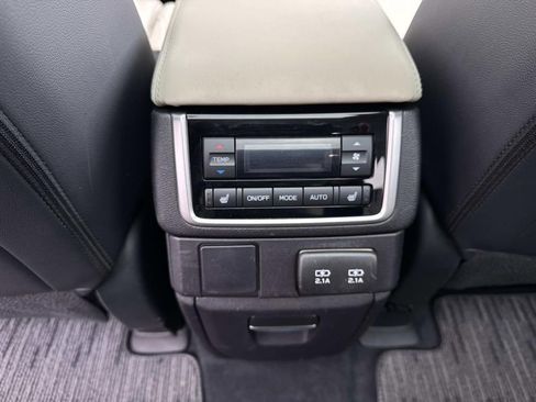 Used 2022 Subaru Ascent Limited w/ Technology Package image 16