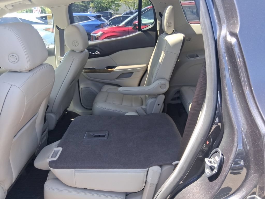 Used 2018 GMC Acadia Denali w/ Technology Package FWD image 14