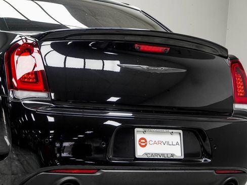 Used 2023 Chrysler 300 C image 13