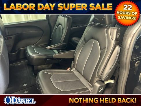 Used 2025 Chrysler Pacifica Select FWD image 6