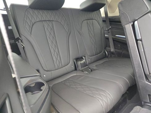 Used 2025 BMW X7 xDrive40i image 9
