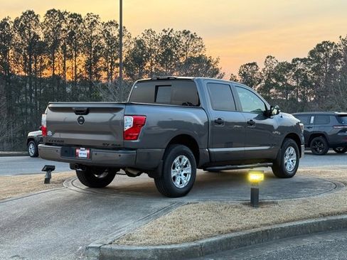 Used 2019 Nissan Titan SV w/ SV Convenience Package image 7