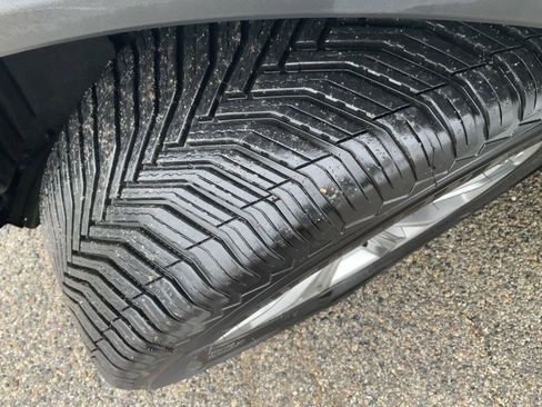 Used 2022 Ford Explorer Limited image 22