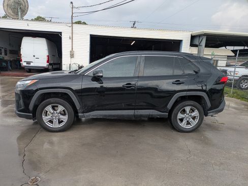 Used 2022 Toyota RAV4 XLE FWD image 7
