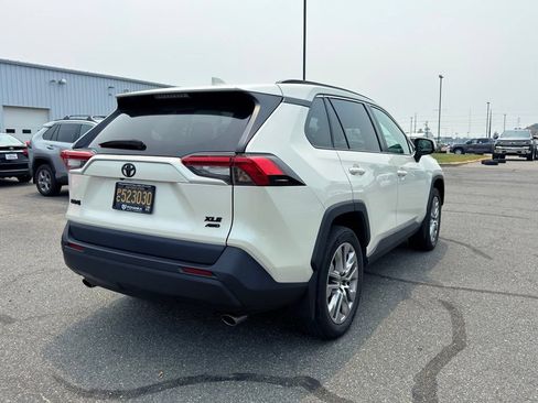 Used 2022 Toyota RAV4 XLE Premium AWD/4WD image 5