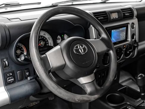 Used 2010 Toyota FJ Cruiser 2WD w/ Convenience Pkg image 17