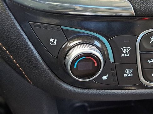 Used 2023 Chevrolet Equinox Premier image 15