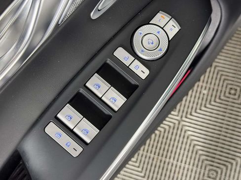 Used 2022 Genesis GV70 2.5T w/ Advanced Package AWD/4WD image 18