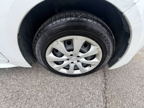 Used 2022 Toyota Corolla LE FWD image 37