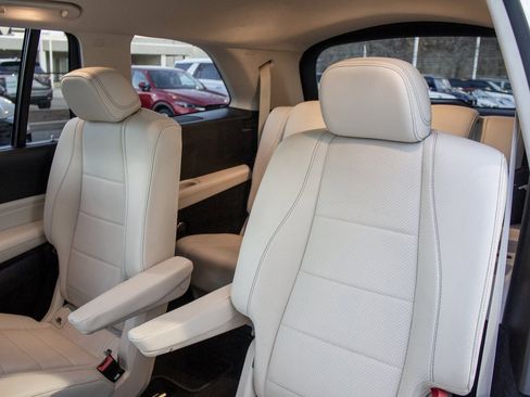 Used 2022 Mercedes-Benz GLS 450 4MATIC image 21