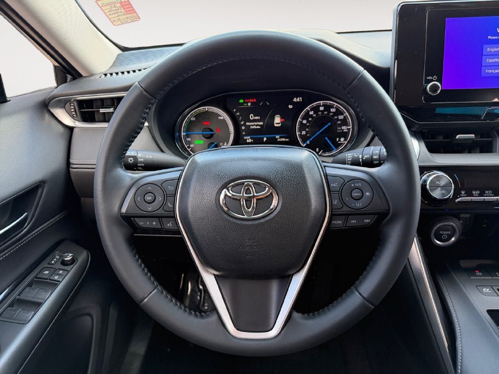 Used 2024 Toyota Venza LE AWD/4WD image 13