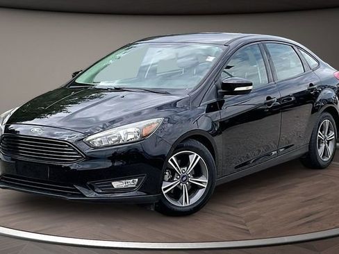 Used 2017 Ford Focus SE FWD image 1