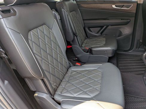 Used 2024 Volkswagen Atlas SEL Premium R-Line AWD/4WD image 34
