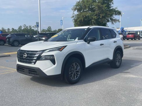 Used 2025 Nissan Rogue S AWD/4WD image 3