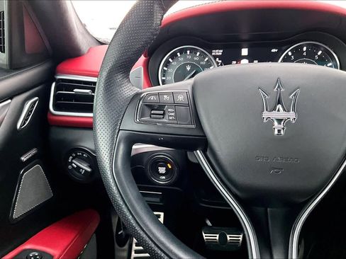 Used 2022 Maserati Ghibli Modena image 23