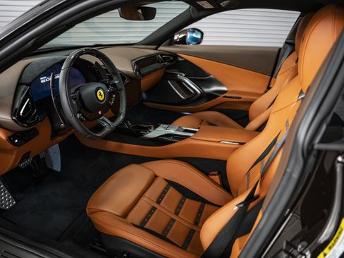 Used 2025 Ferrari 12Cilindri RWD image 27