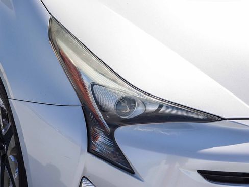 Used 2016 Toyota Prius Three Touring FWD image 10