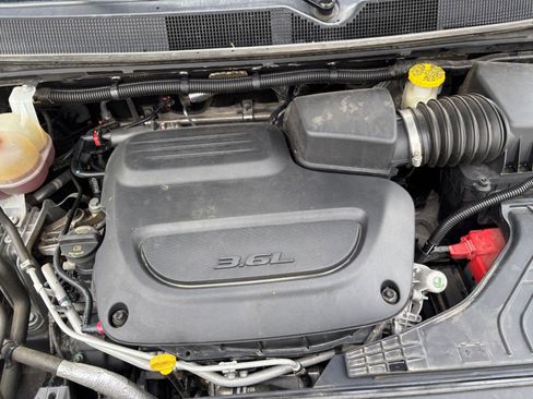 Used 2023 Chrysler Voyager LX FWD image 31