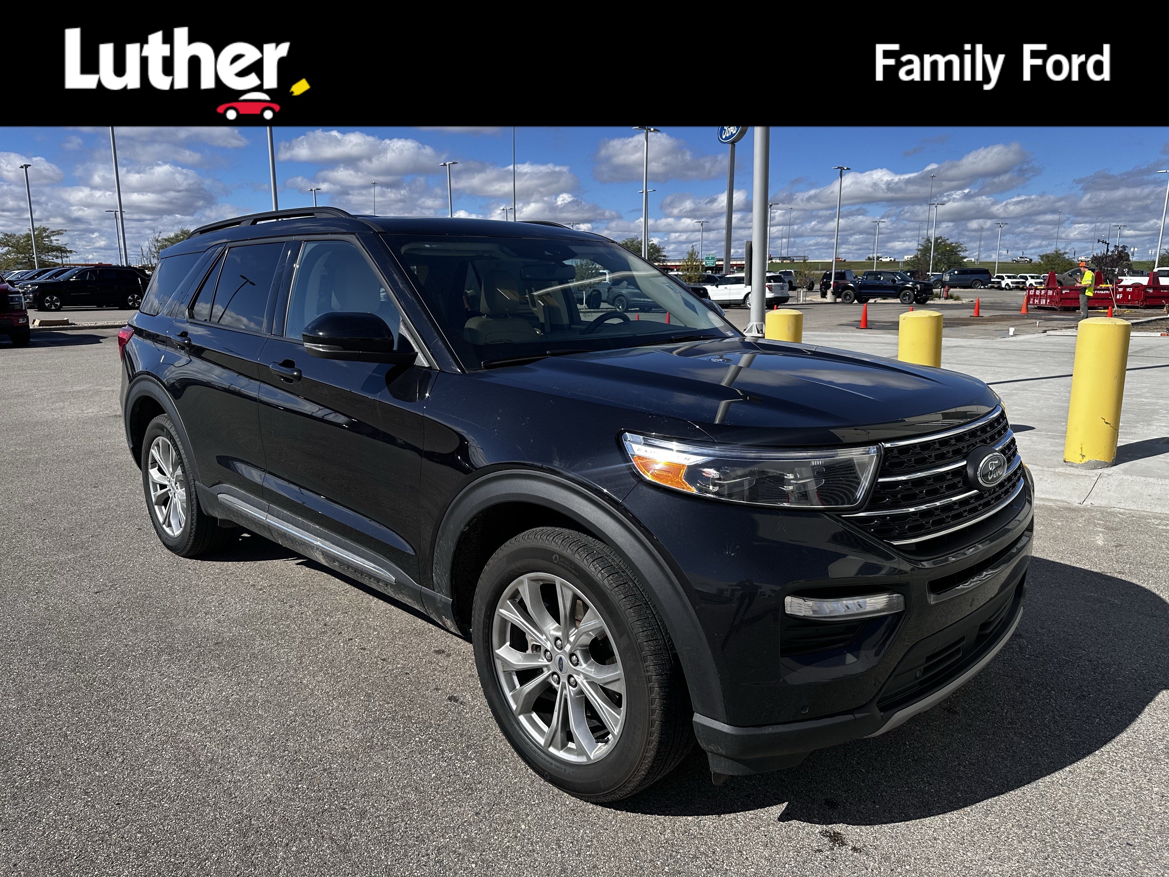 Used 2024 Ford Explorer XLT w/ Equipment Group 202A AWD/4WD image 1