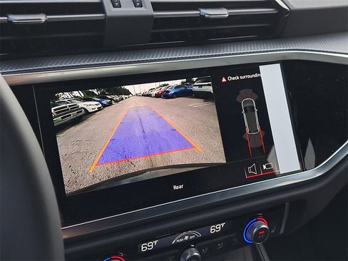 New 2025 Audi Q3 2.0T Premium image 13