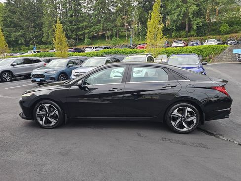 Used 2023 Hyundai Elantra Limited FWD image 4