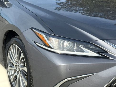 Used 2021 Lexus ES 300h w/ Premium Package image 10