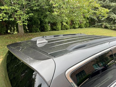 Used 2017 Chrysler Pacifica Touring-L w/ Tire & Wheel Group image 49