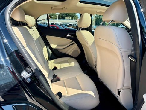 Used 2018 Mercedes-Benz GLA 250 4MATIC image 16