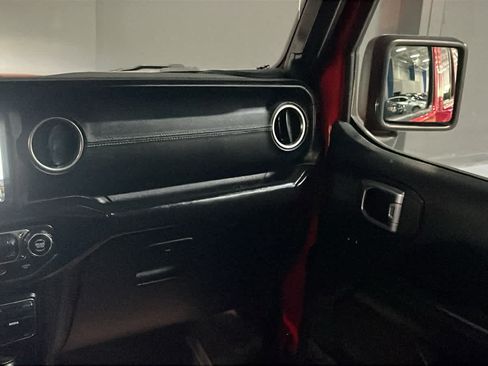 Used 2018 Jeep Wrangler Unlimited Sahara AWD/4WD image 28