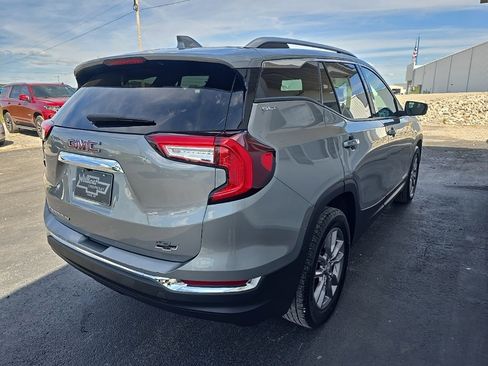 Used 2024 GMC Terrain SLT image 8