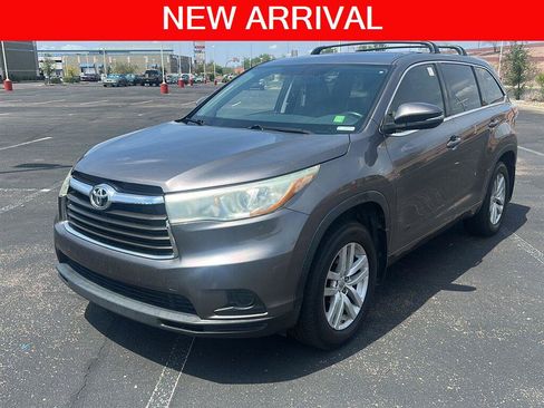 Used 2015 Toyota Highlander LE AWD/4WD image 1
