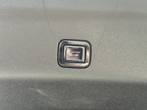 Used 2022 Chevrolet Suburban RST w/ Sport Performance Package AWD/4WD image 27