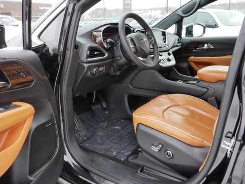 Used 2022 Chrysler Pacifica Pinnacle image 11