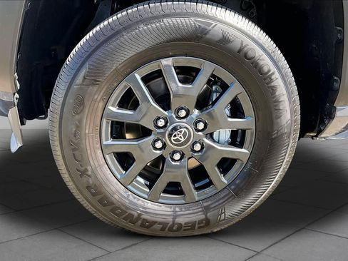 Used 2025 Toyota 4Runner SR5 AWD/4WD image 10