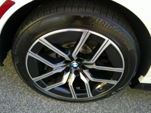 Used 2025 BMW 760i xDrive w/ Executive Package image 57