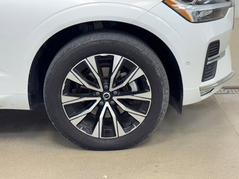 Used 2023 Volvo XC60 B5 Plus image 4